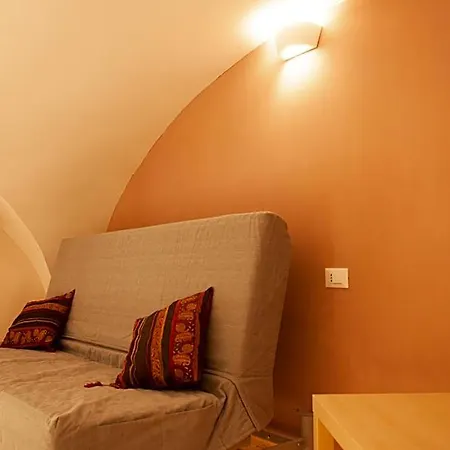 Palazzo Paladini 3* לצ'ה