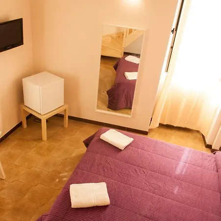 Palazzo Paladini Alojamento de Acomodação e Pequeno-almoço Lecce